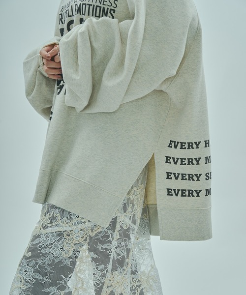 ROSE BUD（ローズバッド）の「(GENE HEAVENS)TUCK SLEEVE GRAPHIC LOGO