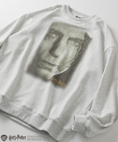 FREAK'S STORE(フリークスストア)の「Harry Potter/ハリー・ポッター スネイプ フロントプリントクルーネックスウェット(スウェット・メンズ・ブラック/ライトグレー・MEDIUM/LARGE)」の14枚目の写真