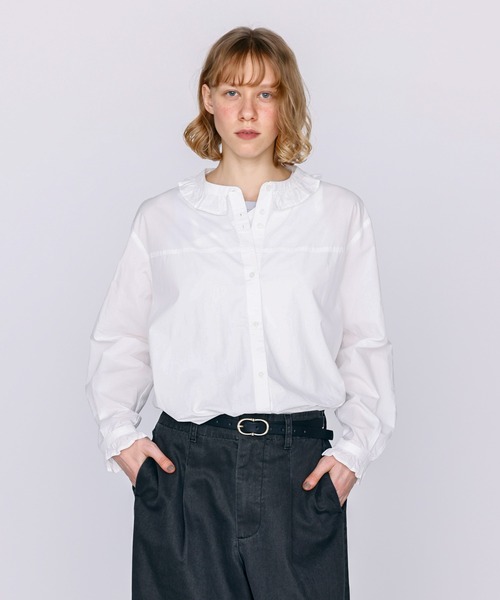 Kelen（ケレン）の「「KELEN / ケレン」フリル衿デザインブラウス（シャツ/ブラウス・レディース・グレー/オフホワイト/ブラック/サックスブルー・S/M）」の5枚目の写真