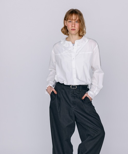 Kelen（ケレン）の「「KELEN / ケレン」フリル衿デザインブラウス（シャツ/ブラウス・レディース・グレー/オフホワイト/ブラック/サックスブルー・S/M）」の6枚目の写真