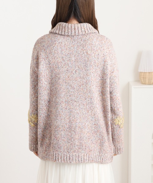 Emago(イマゴ)の「EMAGO 花刺繍ハイネックカーデ(カーディガン/ボレロ・レディース・アイボリー/ブラック/マスタード・FREE)」の10枚目の写真