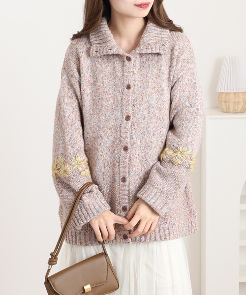 Emago(イマゴ)の「EMAGO 花刺繍ハイネックカーデ(カーディガン/ボレロ・レディース・アイボリー/ブラック/マスタード・FREE)」の6枚目の写真
