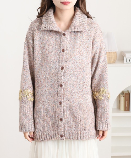 Emago(イマゴ)の「EMAGO 花刺繍ハイネックカーデ(カーディガン/ボレロ・レディース・アイボリー/ブラック/マスタード・FREE)」の8枚目の写真