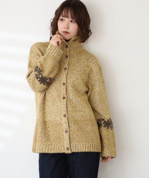 Emago(イマゴ)の「EMAGO 花刺繍ハイネックカーデ(カーディガン/ボレロ・レディース・アイボリー/ブラック/マスタード・FREE)」の21枚目の写真