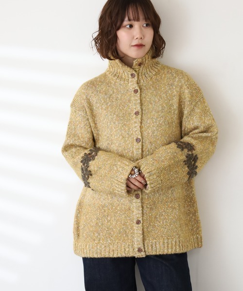 Emago(イマゴ)の「EMAGO 花刺繍ハイネックカーデ(カーディガン/ボレロ・レディース・アイボリー/ブラック/マスタード・FREE)」の22枚目の写真