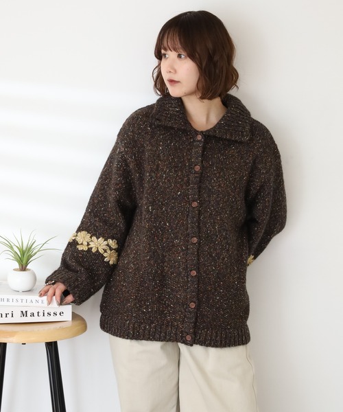 Emago(イマゴ)の「EMAGO 花刺繍ハイネックカーデ(カーディガン/ボレロ・レディース・アイボリー/ブラック/マスタード・FREE)」の18枚目の写真