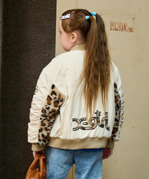 X-girl Stages（エックスガールステージス）の「【TBSドラマ フェイクマミー 着用アイテム】袖下ファー切替ブルゾン（ブルゾン・キッズ・ブラック/ホワイト系・130cm/140cm/90cm/110cm/120cm/100cm）」の11枚目の写真