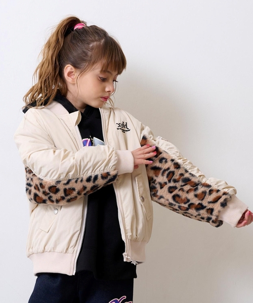 X-girl Stages（エックスガールステージス）の「【TBSドラマ フェイクマミー 着用アイテム】袖下ファー切替ブルゾン（ブルゾン・キッズ・ブラック/ホワイト系・130cm/140cm/90cm/110cm/120cm/100cm）」の9枚目の写真