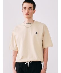 ESN（イーエスエヌ）の「SIGNATURE PATCH SHORT SLEEVE T-SHIRT BEIGE（Tシャツ/カットソー）」