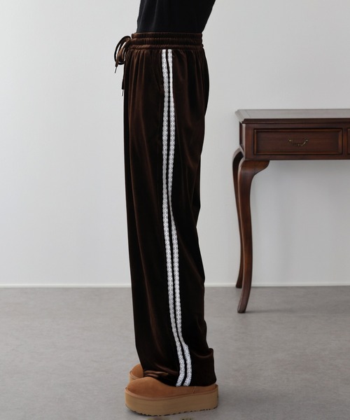BLUEEAST（ブルーイースト）の「サイドレースベロアパンツ（その他パンツ・レディース・ブラック/ブラウン/ネイビー・MEDIUM）」の19枚目の写真