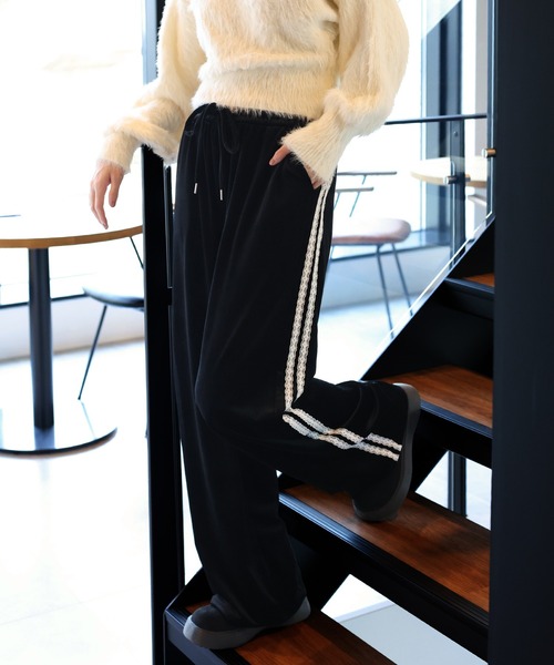 BLUEEAST（ブルーイースト）の「サイドレースベロアパンツ（その他パンツ・レディース・ブラック/ブラウン/ネイビー・MEDIUM）」の15枚目の写真