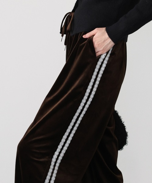 BLUEEAST（ブルーイースト）の「サイドレースベロアパンツ（その他パンツ・レディース・ブラック/ブラウン/ネイビー・MEDIUM）」の8枚目の写真