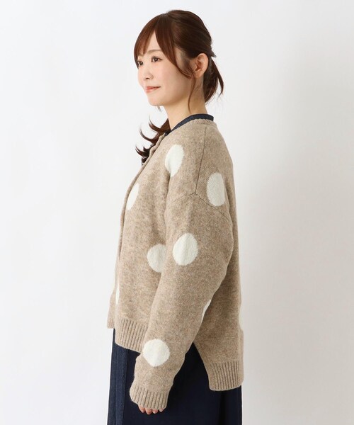 one'sterrace(ワンズテラス)の「ドットジャカードニットカーディガン(カーディガン/ボレロ・レディース・ブラック系8/ライトグレー系8/ベージュ系8・02)」の5枚目の写真