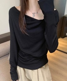 やわらかく揺れるドレープカットソー
