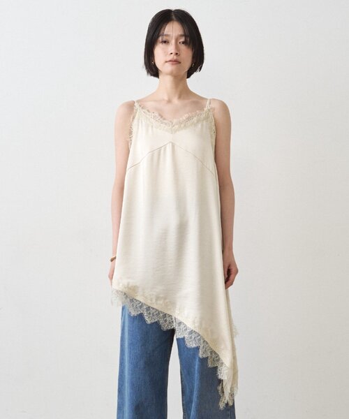 LOUNGEDRESS（ラウンジドレス）の「サテンレースアシメキャミ（シャツ/ブラウス・レディース・アイボリー/ブラック・FREE）」の14枚目の写真
