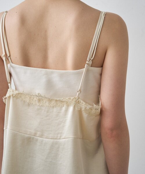 LOUNGEDRESS（ラウンジドレス）の「サテンレースアシメキャミ（シャツ/ブラウス・レディース・アイボリー/ブラック・FREE）」の17枚目の写真