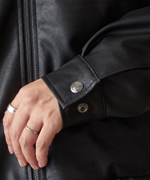 COLONY 2139（コロニートゥーワンスリーナイン）の「フェイクレザージップショートブルゾン（ブルゾン・メンズ・ブラック/ブラウン・MEDIUM/LARGE）」の8枚目の写真