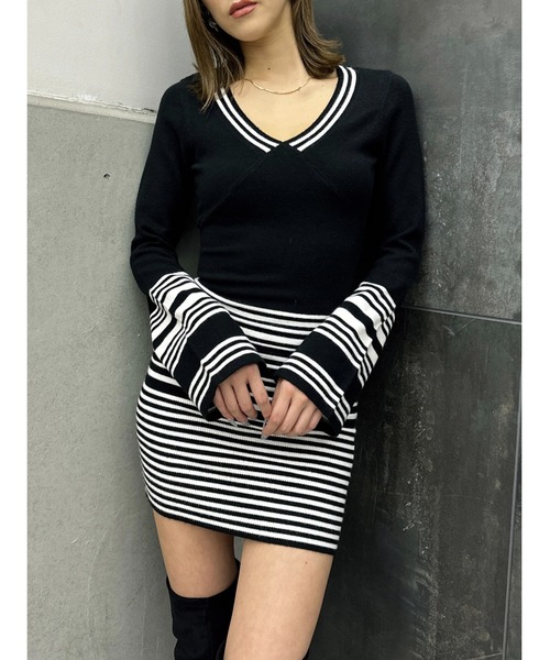 EGOIST(エゴイスト)の「深Vネックボーダーニットワンピース(ワンピース・レディース・ブラック・FREE)」の15枚目の写真