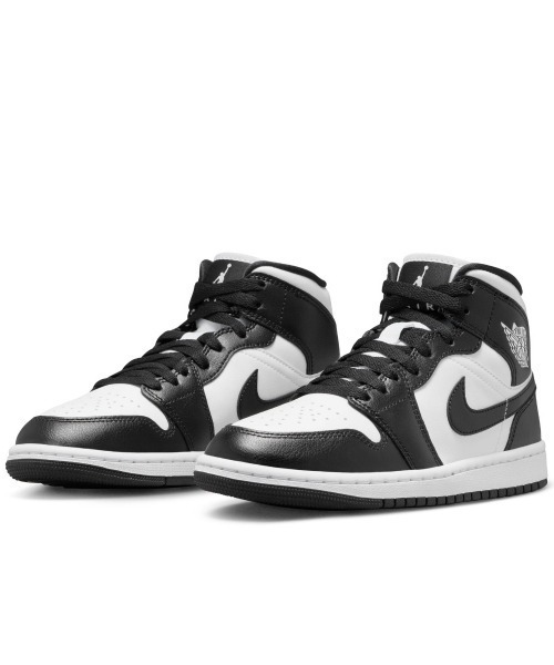 JORDAN BRAND(ジョーダンブランド)の「JORDAN BRAND Air Jordan 1 Mid(ジョーダンブランド ウィメンズ エア ジョーダン 1 Mid)(スニーカー・レディース・ホワイト系・25.5cm/26cm/26.5cm/27cm/27.5cm/28cm/28.5cm/29cm/23.5cm/25cm/24cm/23cm/24.5cm)」の1枚目の写真