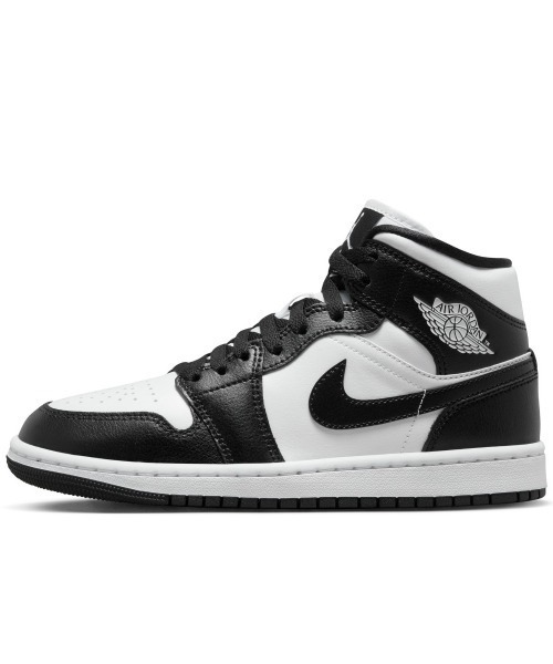 JORDAN BRAND(ジョーダンブランド)の「JORDAN BRAND Air Jordan 1 Mid(ジョーダンブランド ウィメンズ エア ジョーダン 1 Mid)(スニーカー・レディース・ホワイト系・25.5cm/26cm/26.5cm/27cm/27.5cm/28cm/28.5cm/29cm/23.5cm/25cm/24cm/23cm/24.5cm)」の2枚目の写真