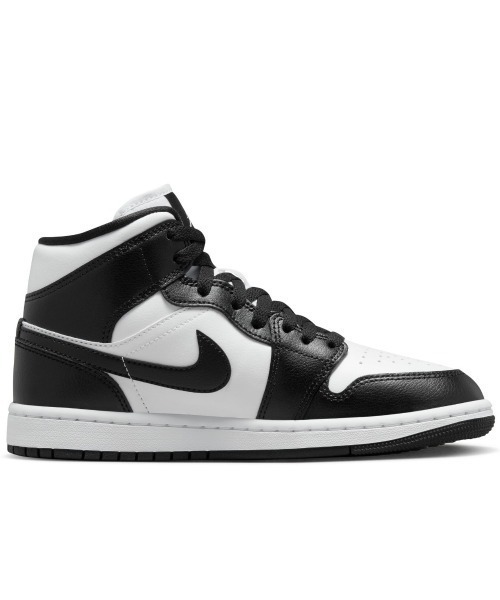 JORDAN BRAND(ジョーダンブランド)の「JORDAN BRAND Air Jordan 1 Mid(ジョーダンブランド ウィメンズ エア ジョーダン 1 Mid)(スニーカー・レディース・ホワイト系・25.5cm/26cm/26.5cm/27cm/27.5cm/28cm/28.5cm/29cm/23.5cm/25cm/24cm/23cm/24.5cm)」の5枚目の写真