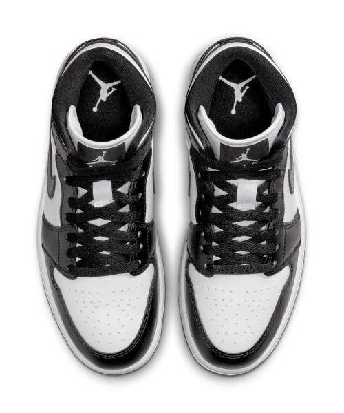 JORDAN BRAND(ジョーダンブランド)の「JORDAN BRAND Air Jordan 1 Mid(ジョーダンブランド ウィメンズ エア ジョーダン 1 Mid)(スニーカー・レディース・ホワイト系・25.5cm/26cm/26.5cm/27cm/27.5cm/28cm/28.5cm/29cm/23.5cm/25cm/24cm/23cm/24.5cm)」の7枚目の写真