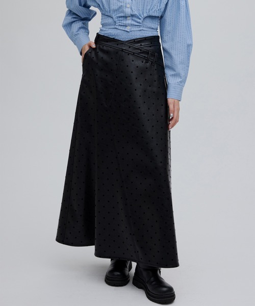 Ameri（アメリ）の「DOT FLOCKY LEATHER SKIRT（スカート・レディース・ブラック/ベージュ・SMALL/MEDIUM）」の2枚目の写真