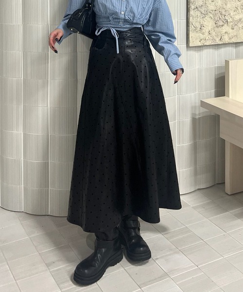 Ameri（アメリ）の「DOT FLOCKY LEATHER SKIRT（スカート・レディース・ブラック/ベージュ・SMALL/MEDIUM）」の16枚目の写真
