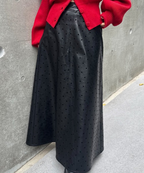 Ameri（アメリ）の「DOT FLOCKY LEATHER SKIRT（スカート・レディース・ブラック/ベージュ・SMALL/MEDIUM）」の10枚目の写真