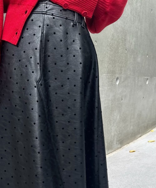 Ameri（アメリ）の「DOT FLOCKY LEATHER SKIRT（スカート・レディース・ブラック/ベージュ・SMALL/MEDIUM）」の15枚目の写真