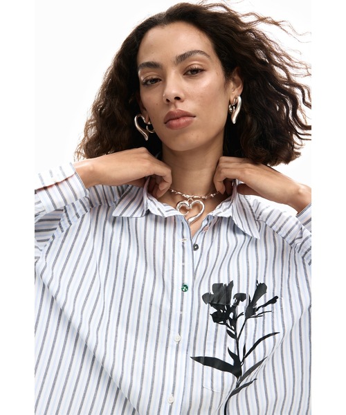 Desigual（デシグアル）の「フラワープリント切替ストライプロングシャツ（シャツ/ブラウス・レディース・ブラック・S/M/L）」の3枚目の写真