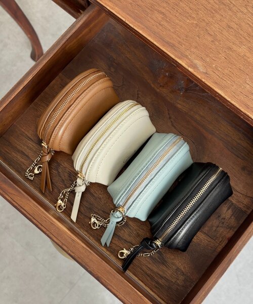 gemeil（ジェムイル）の「レザーポーチチャーム(PT-349)（その他小物・レディース・ブラック/グレイッシュベージュ/ブルー/キャメル/ダークブラウン・FREE）」の10枚目の写真