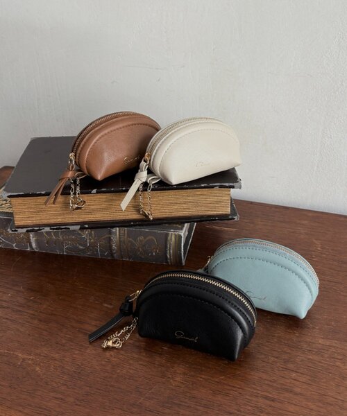 gemeil（ジェムイル）の「レザーポーチチャーム(PT-349)（その他小物・レディース・ブラック/グレイッシュベージュ/ブルー/キャメル/ダークブラウン・FREE）」の11枚目の写真