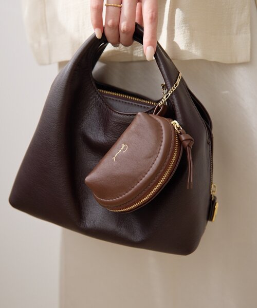 gemeil（ジェムイル）の「レザーポーチチャーム(PT-349)（その他小物・レディース・ブラック/グレイッシュベージュ/ブルー/キャメル/ダークブラウン・FREE）」の12枚目の写真