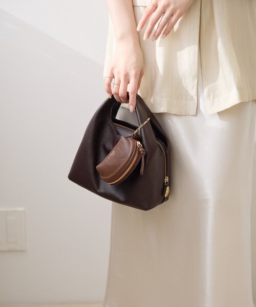 gemeil（ジェムイル）の「レザーポーチチャーム(PT-349)（その他小物・レディース・ブラック/グレイッシュベージュ/ブルー/キャメル/ダークブラウン・FREE）」の13枚目の写真