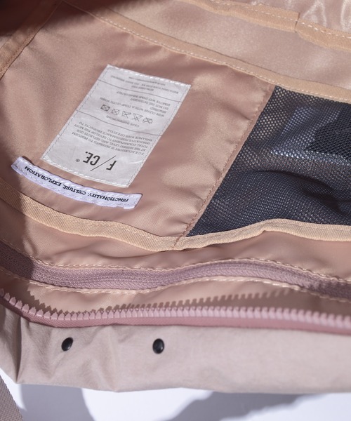 F/CE. （エフシーイー）の「F/CE. SCULPT ONE SHOULDER KONBUR / エフシーイー スカルプト ワン ショルダー コンブ（ショルダーバッグ・メンズ・ブラック/グレー・FREE）」の6枚目の写真