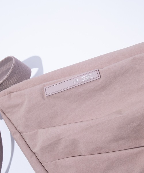 F/CE. （エフシーイー）の「F/CE. SCULPT ONE SHOULDER KONBUR / エフシーイー スカルプト ワン ショルダー コンブ（ショルダーバッグ・メンズ・ブラック/グレー・FREE）」の8枚目の写真