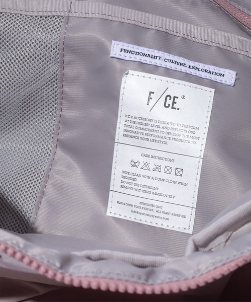 F/CE. （エフシーイー）の「F/CE. SCULPT ONE SHOULDER KONBUR / エフシーイー スカルプト ワン ショルダー コンブ（ショルダーバッグ・メンズ・ブラック/グレー・FREE）」の13枚目の写真