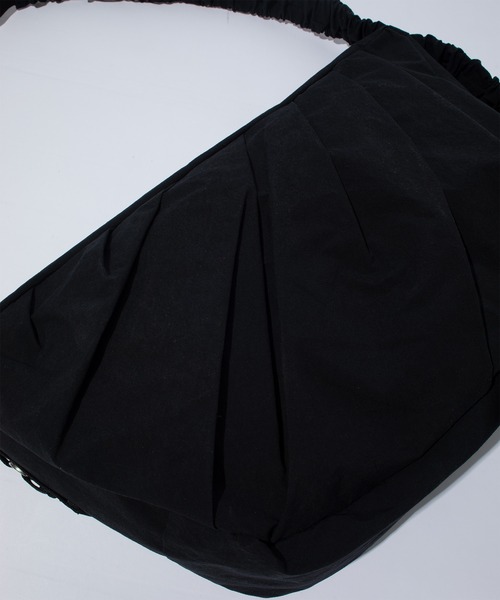 F/CE. （エフシーイー）の「F/CE. SCULPT ONE SHOULDER KONBUR / エフシーイー スカルプト ワン ショルダー コンブ（ショルダーバッグ・メンズ・ブラック/グレー・FREE）」の17枚目の写真