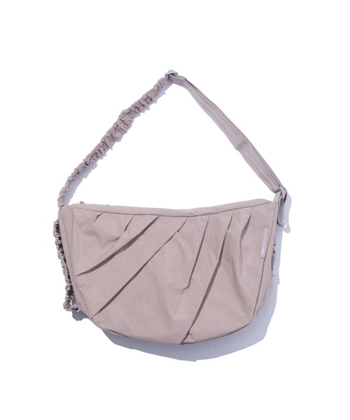 F/CE. （エフシーイー）の「F/CE. SCULPT ONE SHOULDER KONBUR / エフシーイー スカルプト ワン ショルダー コンブ（ショルダーバッグ・メンズ・ブラック/グレー・FREE）」の3枚目の写真