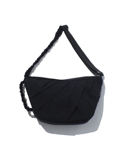 F/CE. （エフシーイー）の「F/CE. SCULPT ONE SHOULDER KONBUR / エフシーイー スカルプト ワン ショルダー コンブ（ショルダーバッグ・メンズ・ブラック/グレー・FREE）」の5枚目の写真