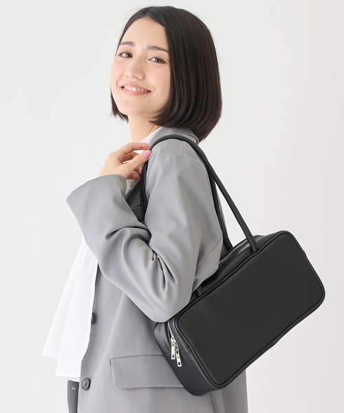 petit main LIEN(プティマインリアン)の「【親子リンク】レザー調ボストンバッグ(ボストンバッグ・レディース・オフホワイト/ブラック/サックスブルー・F)」の2枚目の写真