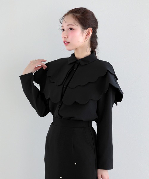 Fit more(フィットモア)の「ダブルスカラップケープトップス(シャツ/ブラウス・レディース・ネイビー/ホワイト/ブラック・FREE)」の4枚目の写真