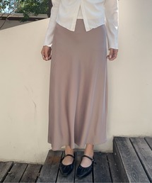 サテンロングスカート