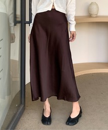 サテンロングスカート