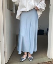 サテンロングスカート