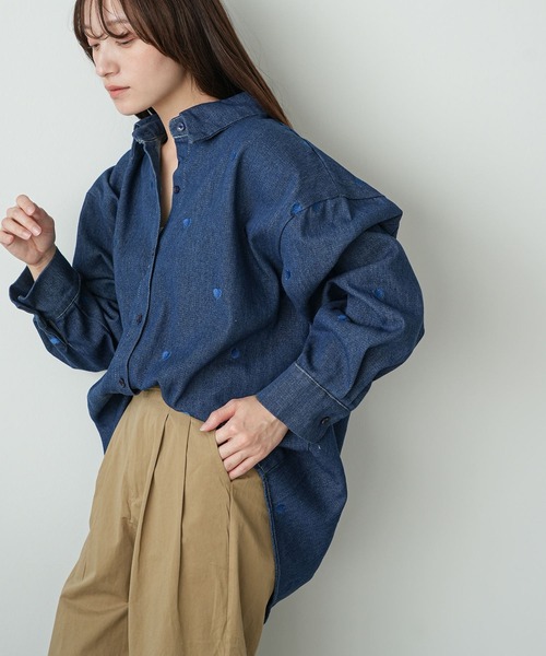 mili an deni(ミリアンデニ)の「オーバーサイズハート刺繍デニムシャツ(シャツ/ブラウス・レディース・サックスブルー/ブルー・M)」の12枚目の写真