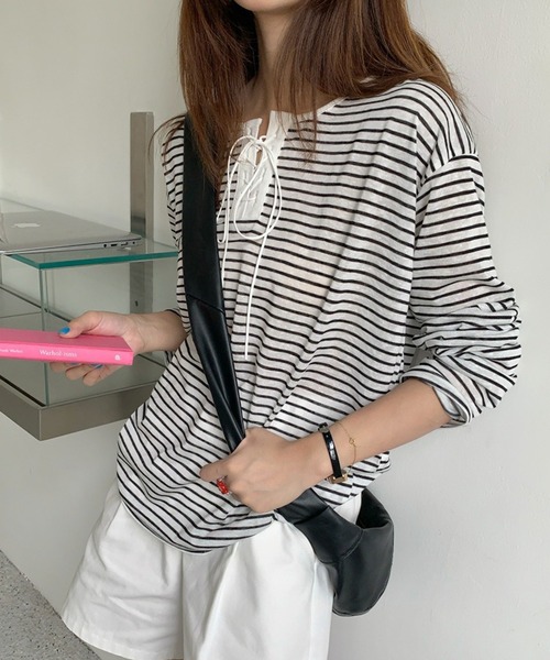 lulufa(ルルファ)の「ボーダーレースアップ ヘンリーネック ルーズシアーロンT(Tシャツ/カットソー・レディース・ブルー/ブラック/イエロー・FREE)」の4枚目の写真