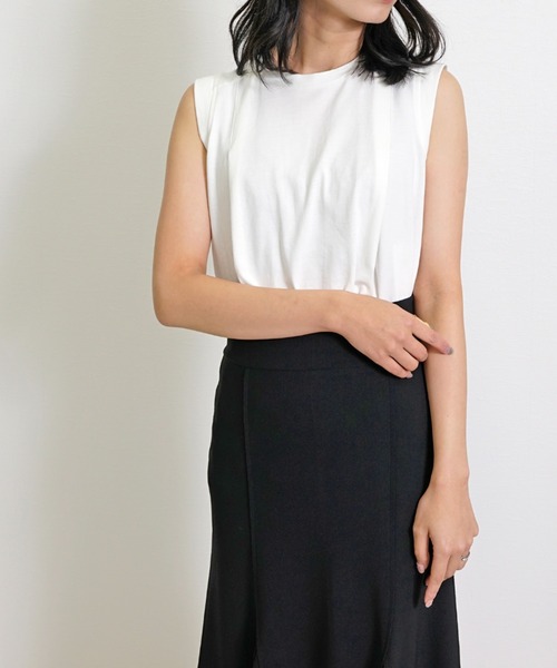 Belta attrice(ベルタアトリーチェ)の「コットン100 タックデザインノースリーブ 裾フレア カットソー/袖なし(タンクトップ・レディース・ブラック/ホワイト/ダークネイビー・M/L)」の9枚目の写真