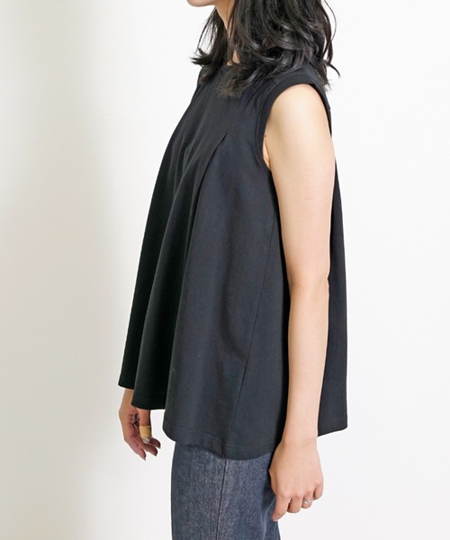 Belta attrice(ベルタアトリーチェ)の「コットン100 タックデザインノースリーブ 裾フレア カットソー/袖なし(タンクトップ・レディース・ブラック/ホワイト/ダークネイビー・M/L)」の18枚目の写真